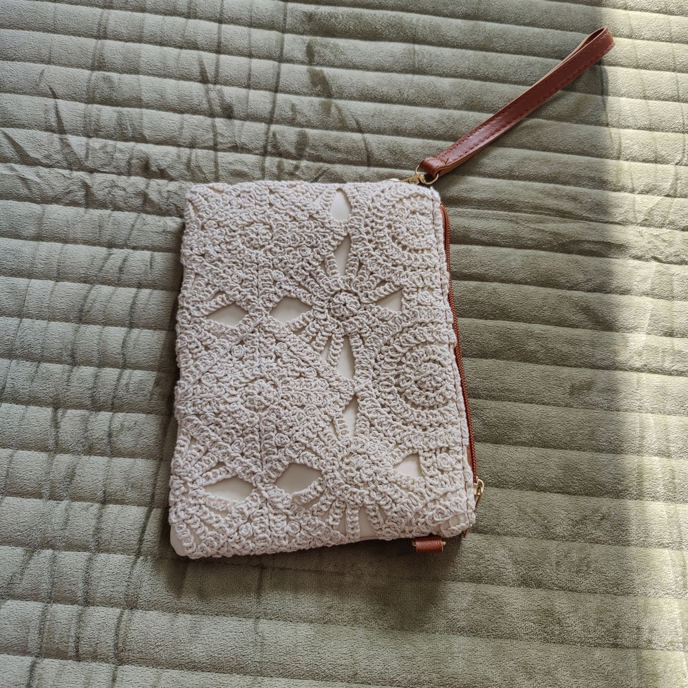 Elegant Cream Lace Clutch